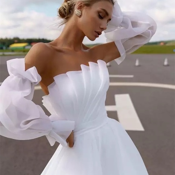 Wedding Dress - Picture 4 of 4